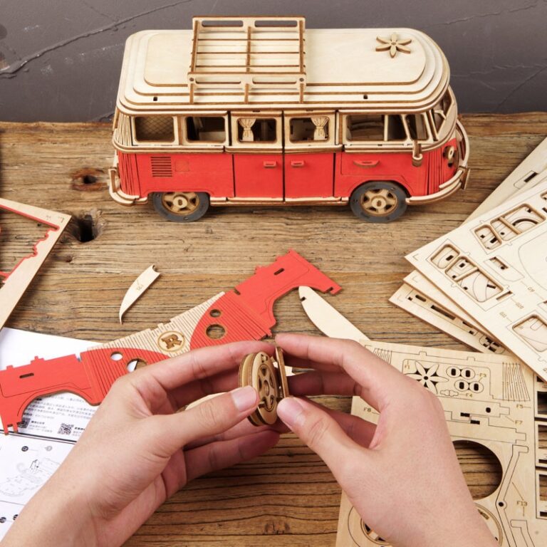 Puzzle 3D en bois pour enfants, assemblage manuel, modèle de voiture, bus rétro, camping-car, cadeau pour garçons et filles, jouets de bricolage, décoration de la maison 1