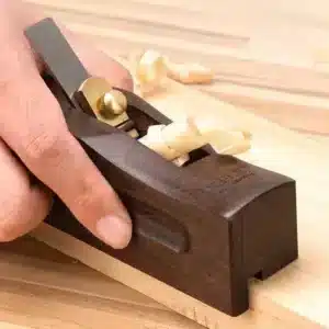 Caisses à outils avec outillages miniatures à assembler et à